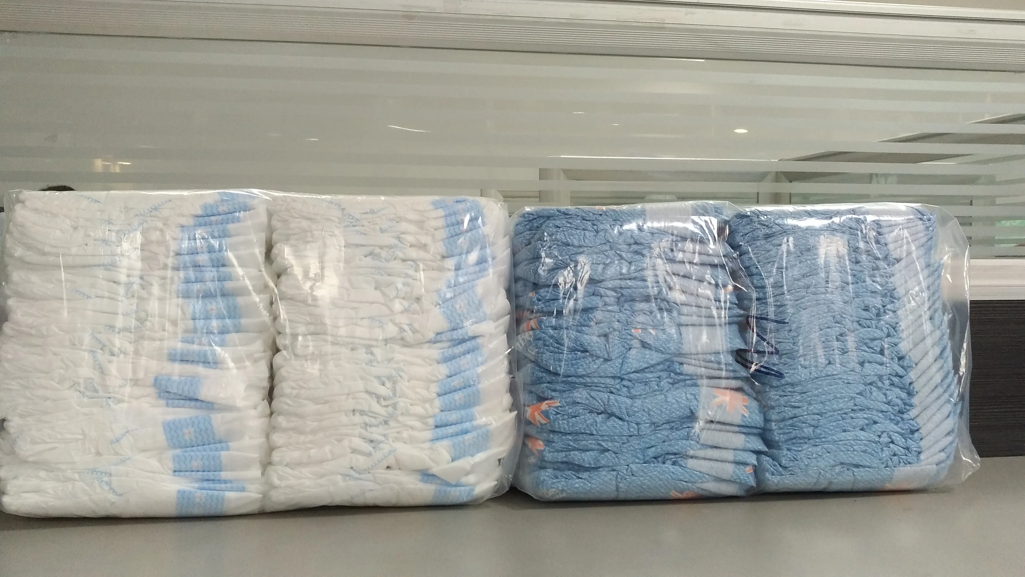 Clothlike backsheet of B grade disposable baby diapers stocklots in bales which is hot selling in Africa Market