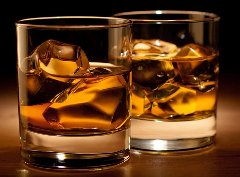 Wholesale Custom logo 10oz whiskey glass gold rim Etched Sand Blast Whisky Glass Drinking Cup