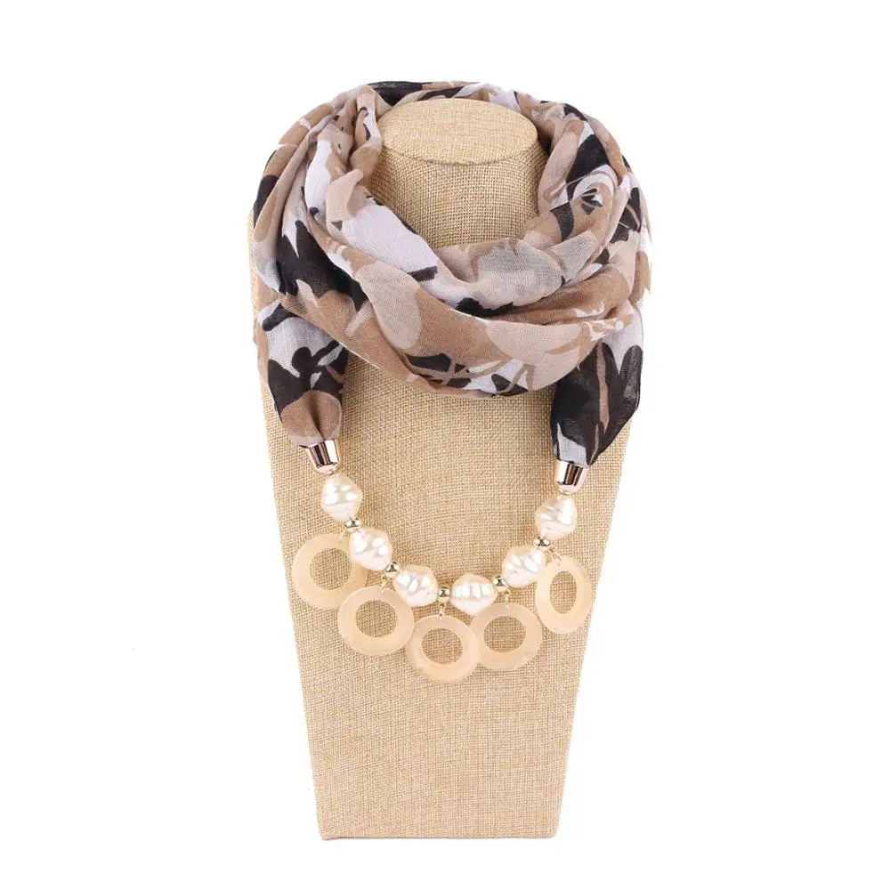 Wholesale 2019 newest accessories necklace scarf fashion cheap plain round pendant women jewelry knit infinity scarf