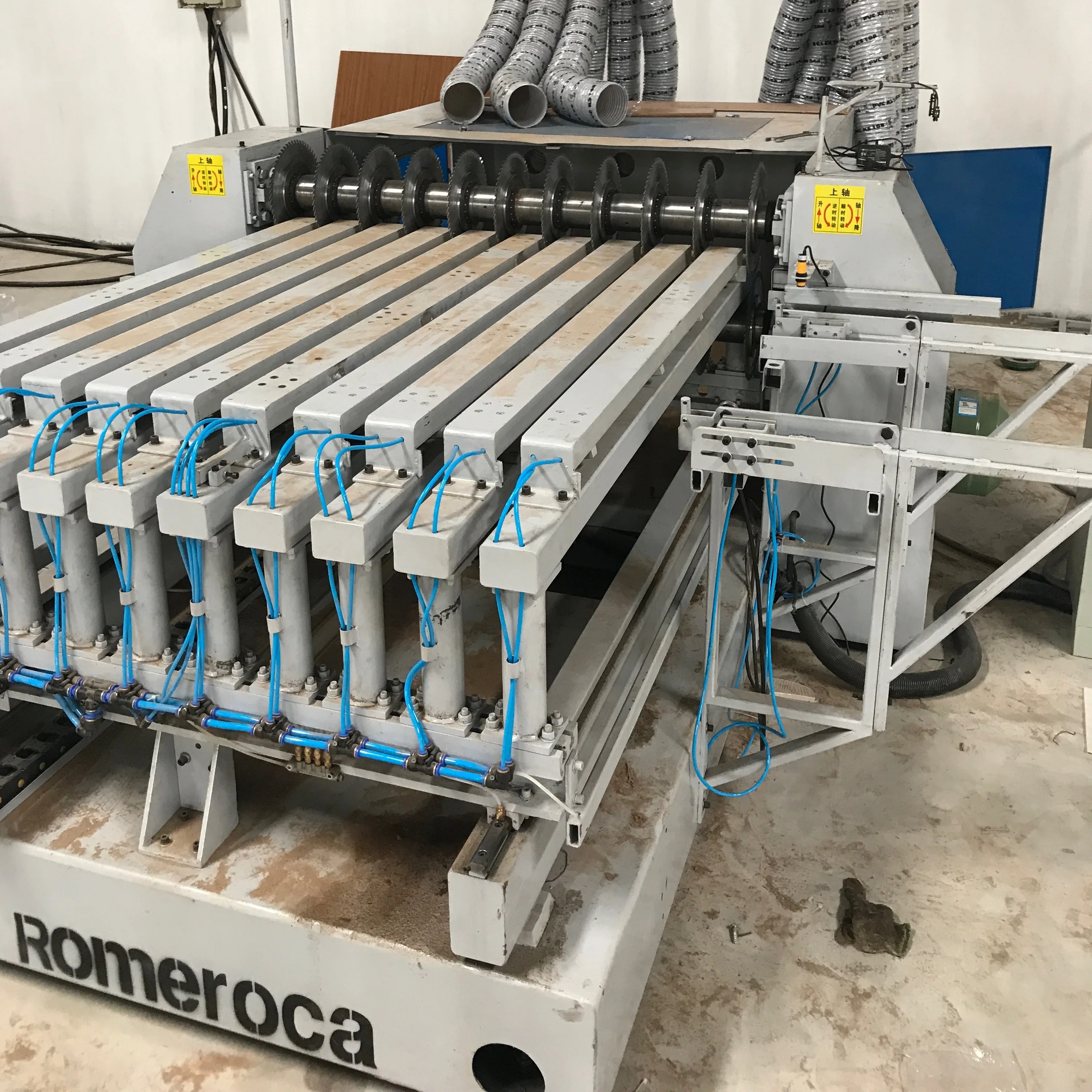 Laminate floor   cutting machine  Wood cutting saw machine production line