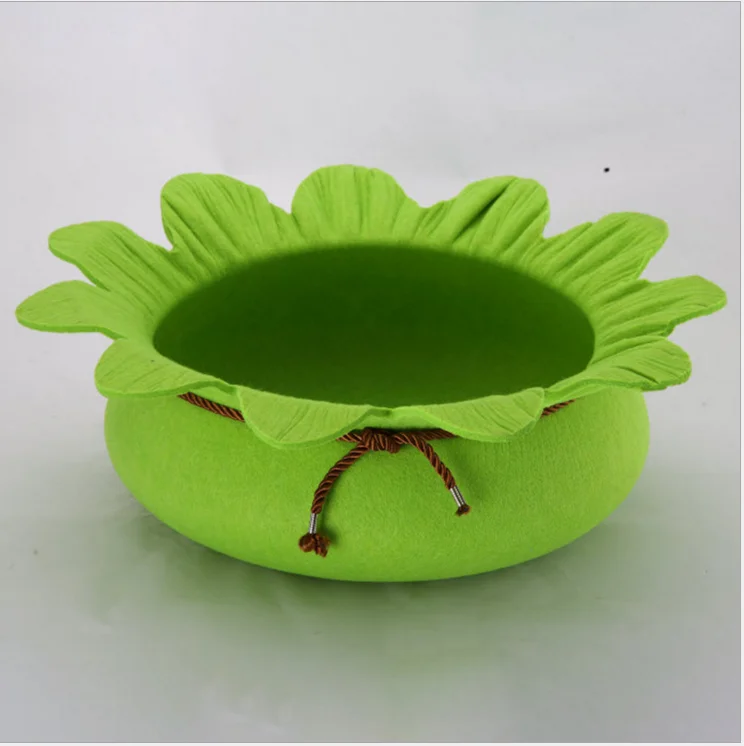 Wholesale Cute Flower Shape Felt Cat Bed Cave , Eco Friendly 100% Wool Felt Beds for Cats and Pets