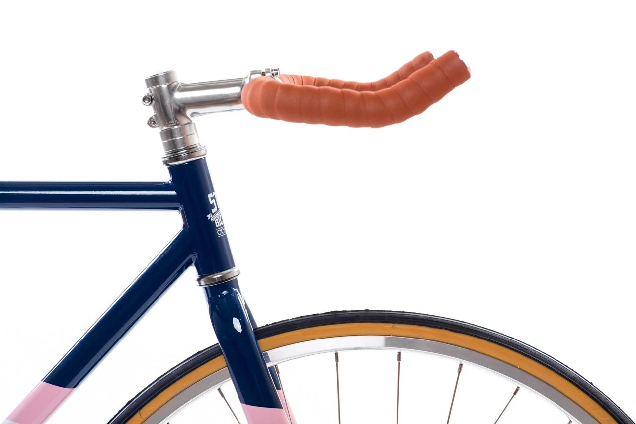 700c Factory Direct Sales Men And Women Bicycle 30 Knives Road Bike Fixed Gear Bike Colorful bikes