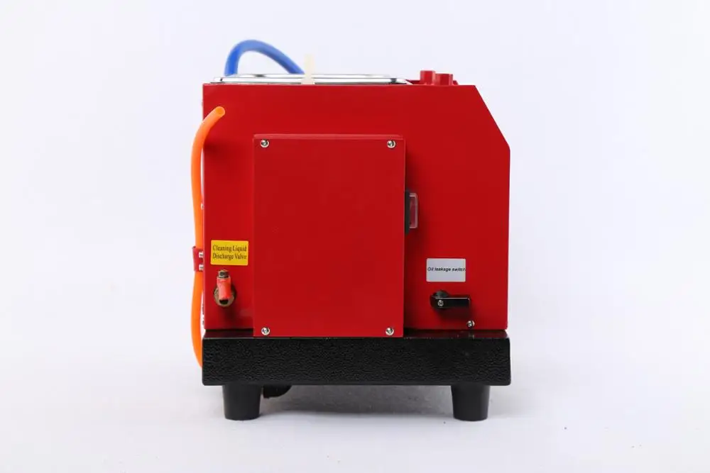 Fuel cleaning injectors with ultrasonic cleaning