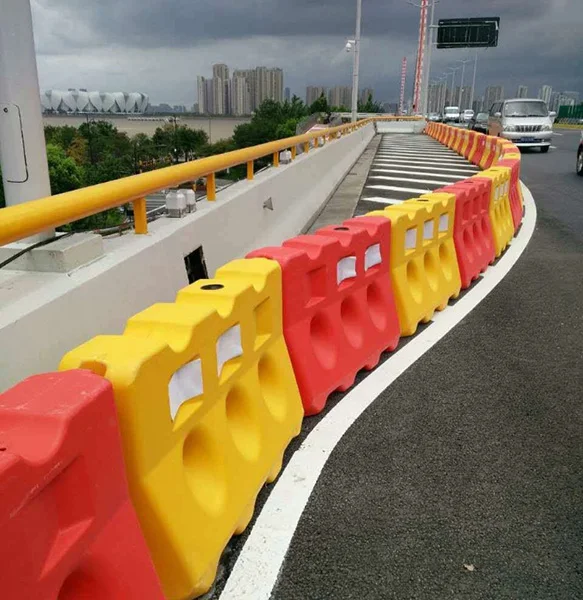 3 holes water barrier traffic safety Factory Price water filled barrier high quality road plastic road barrier 2022 hot sale