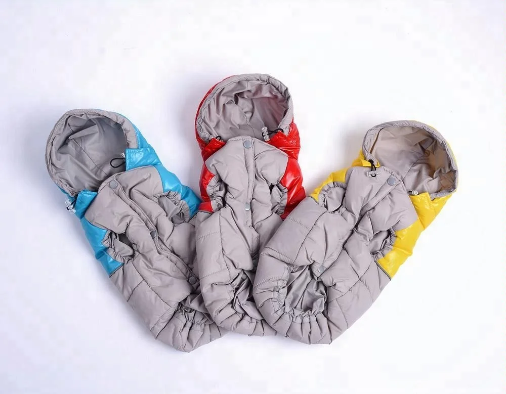 Wholesale Winter Warm Dog Clothes and Pet Apparel Accessories Waterproof Dog Coat with Hood