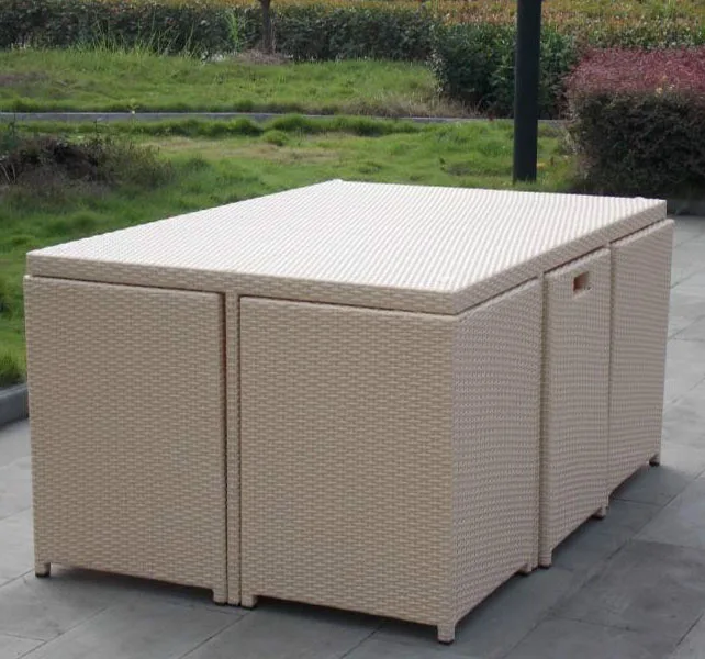 Space-Saving Outdoor Furniture Wicker Dining Table and Chairs