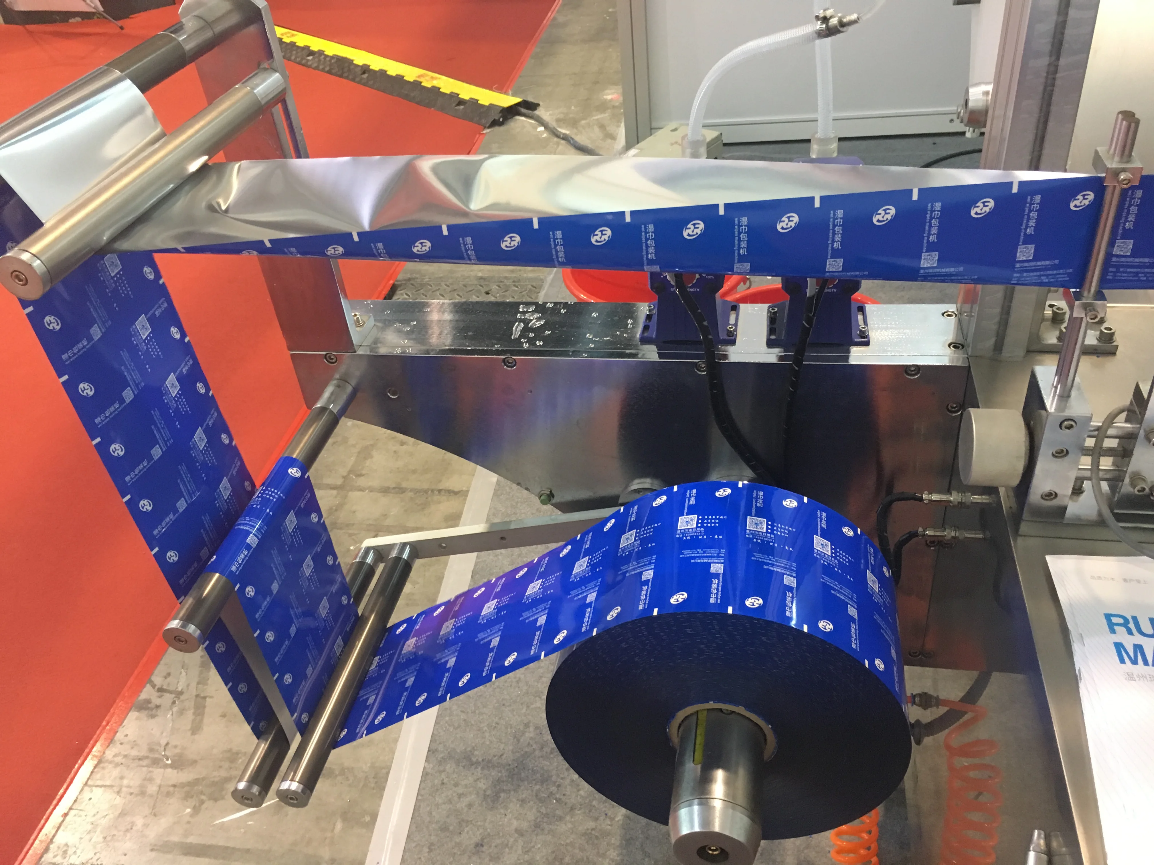 
Disposable moisturizing wet tissue making machine (four-side sealing wet wipe) made in china for sale 