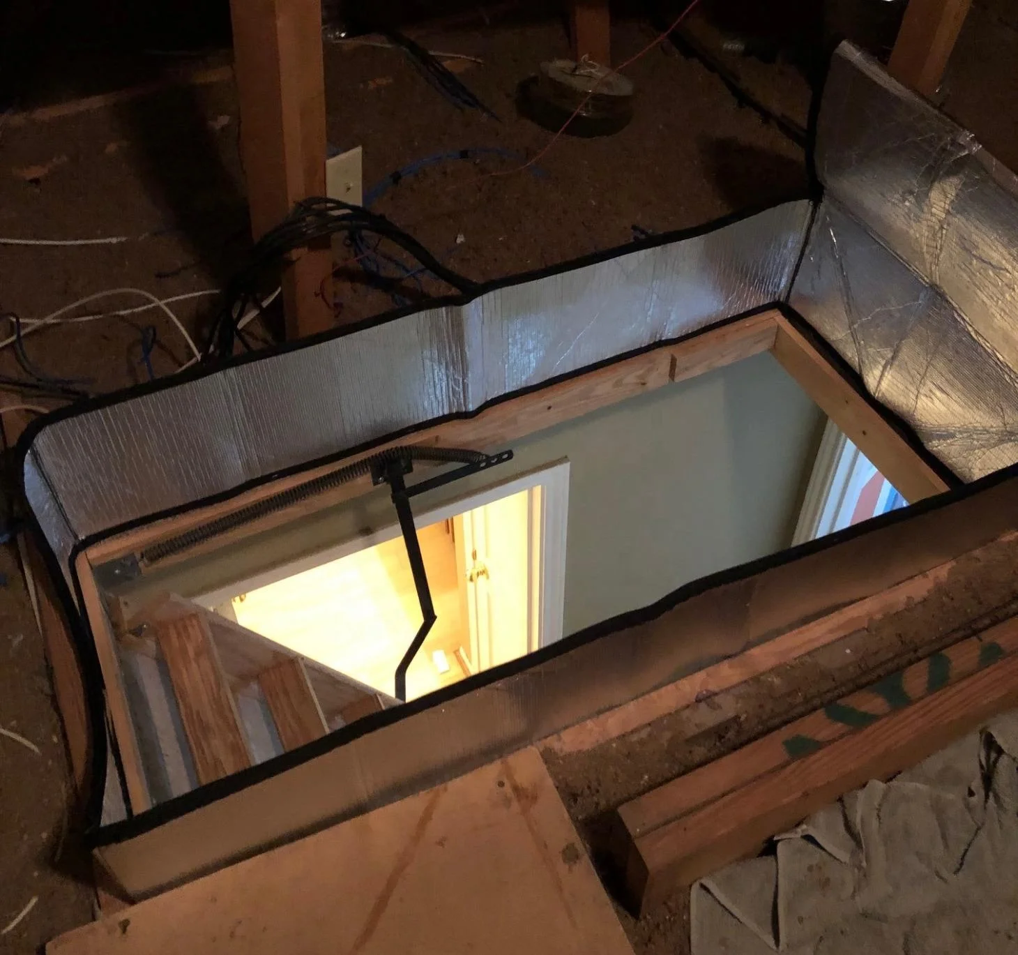 Крышка с изоляцией для чердака лестницы