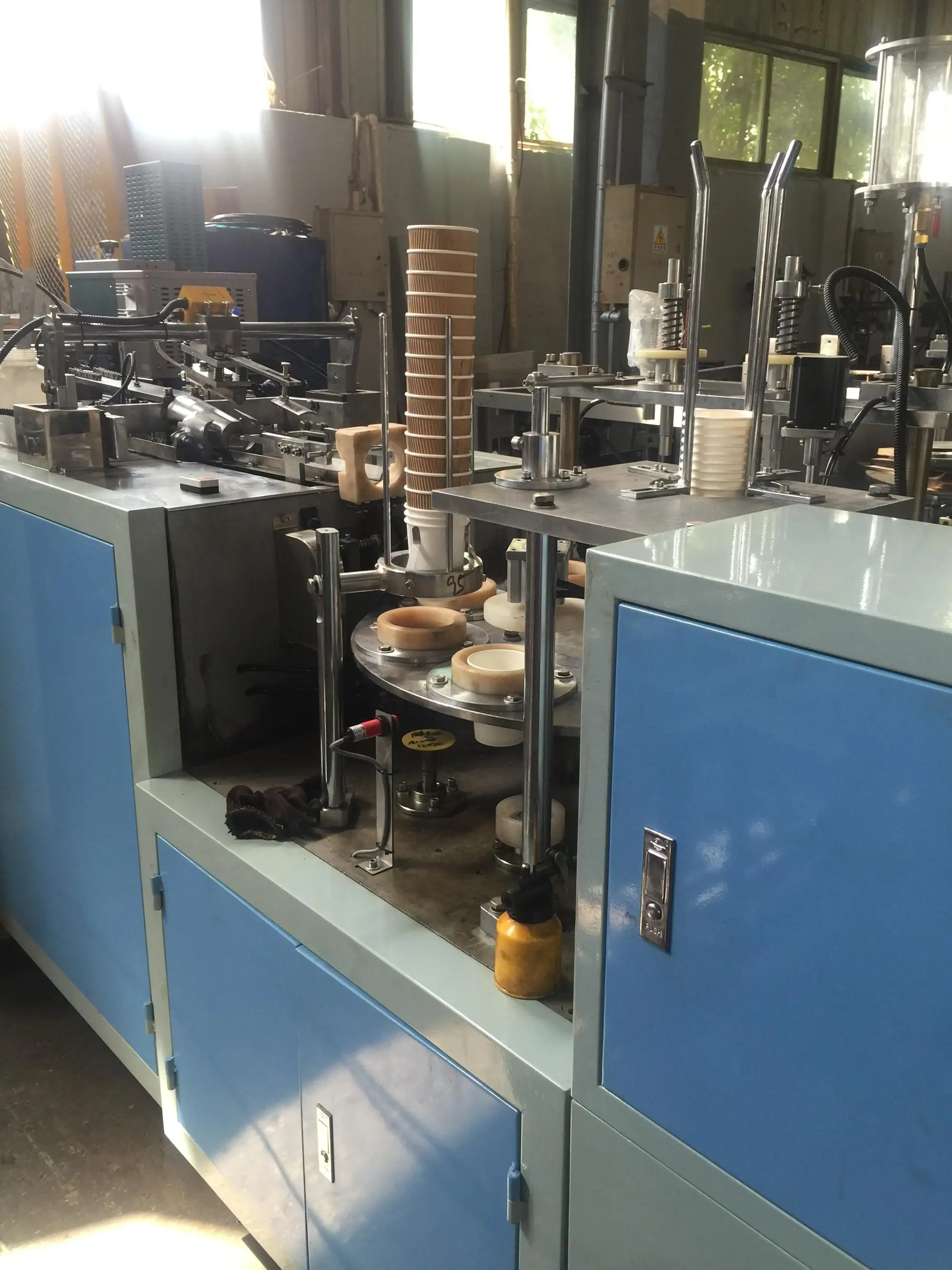 Автоматическая линия производства бумажных стаканчиков, формовочная машина, средняя скорость, одноразовая машина для производства бумажных стаканчиков для кофе