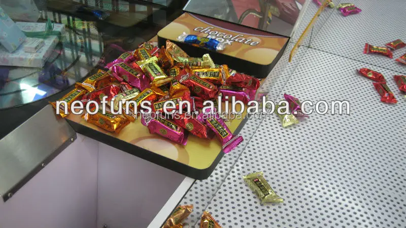 Simple Operation Chocolate Box Coin Operated Kids Candy  Claw Crane Machine