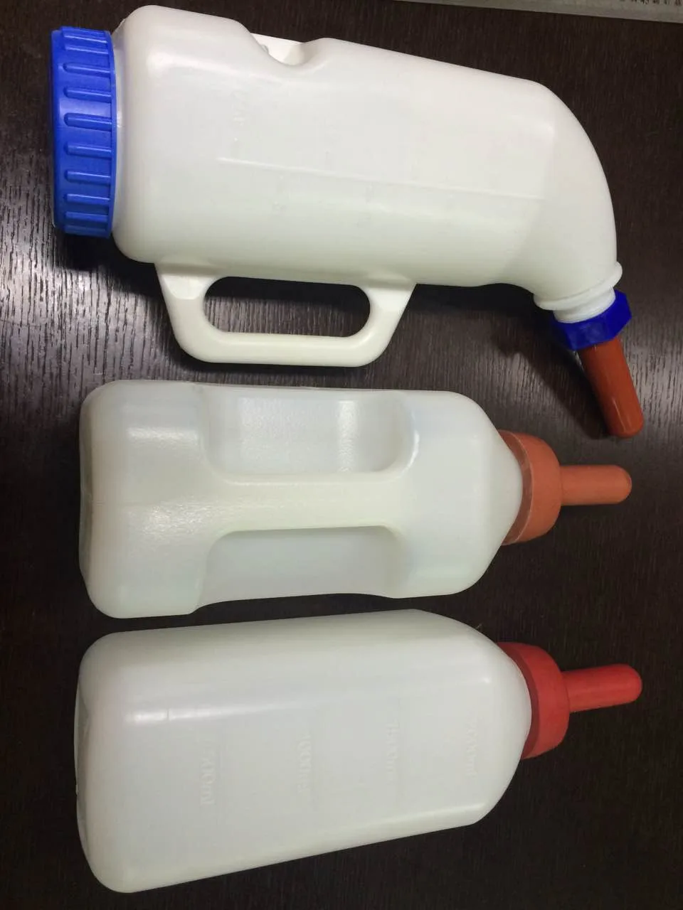 NL934 Ningbo Newland hot sales high quality 2L calf feeding bottles with handle