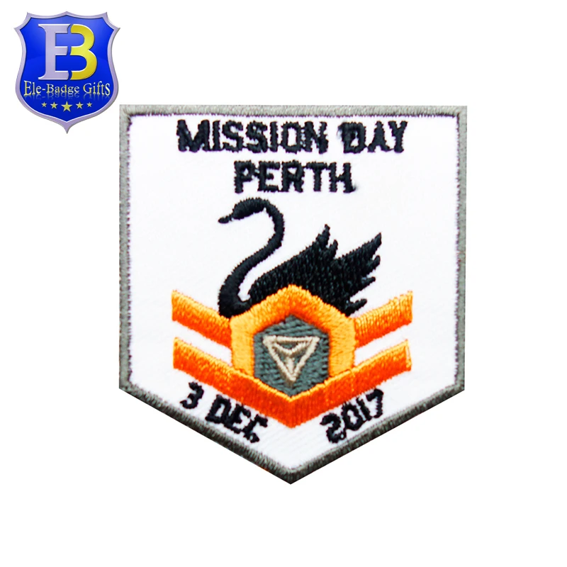 Wholesale customized iron on bee embroidery patch