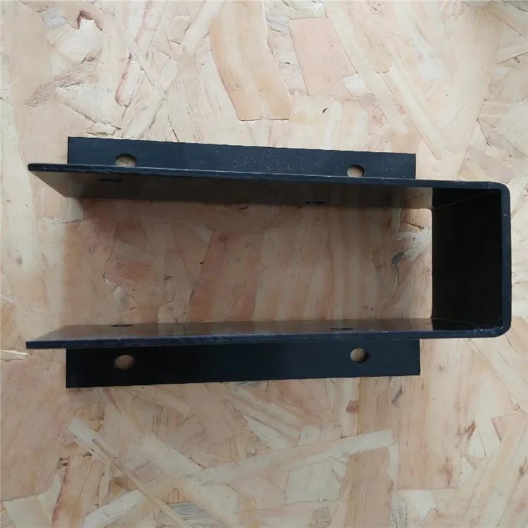 Черная окрашенная перекладина для деревянного соединителя