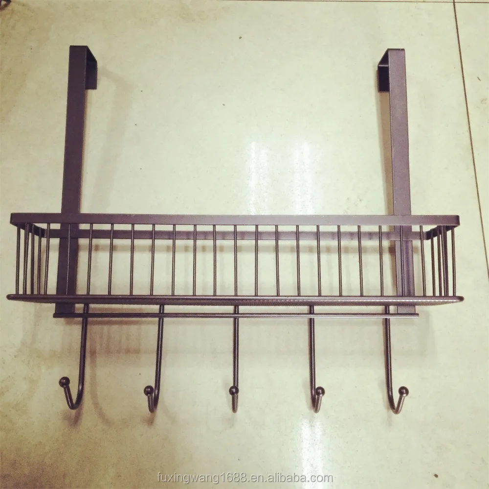 Над дверью корзина с крючками дверь висячая корзина