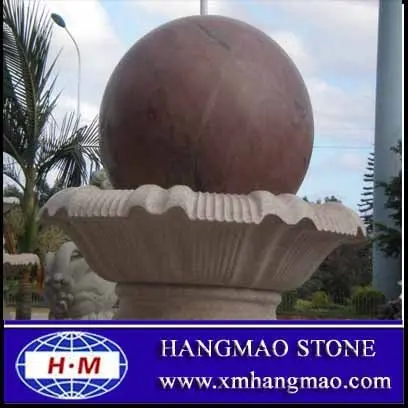 красный гранита фонтана мяч