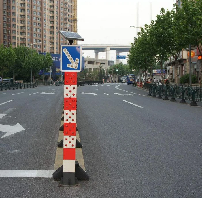 
solar Intelligent single side or two sides traffic signal light warning pile 