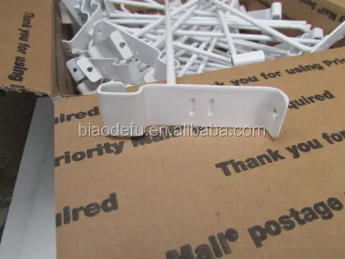 Приспособление для демонстрации экрана в магазине с крючком из черной сетки