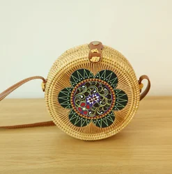 2021 Wholesale New Designs Fashion Women Summer Cheap Vietnam Rattan Bag Bamboo Shoulder Rattan Beach Bag Classic Round