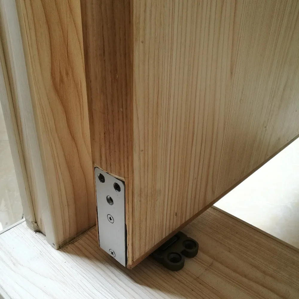 Concealed floor closer/floor hinge for wooden door