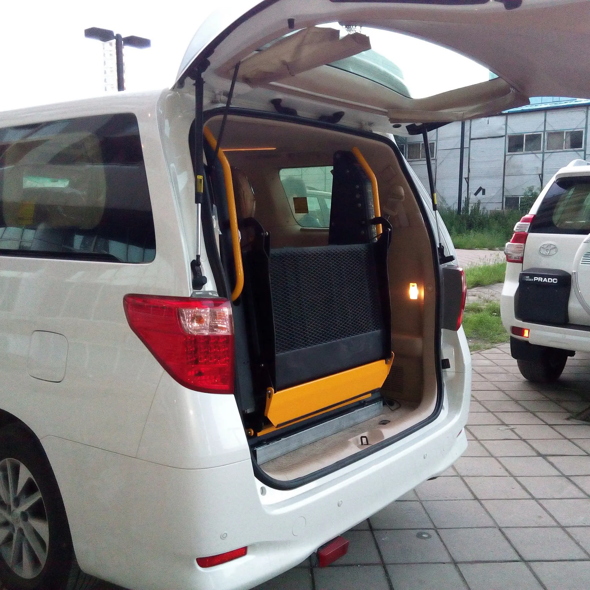 electric hydraulic wheelchair lifts with foldable platform for vans with CE certificate