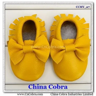 
CHINA COBRA top quality soft sole leather baby moccasins shoes without the characters on them with fringe on them 