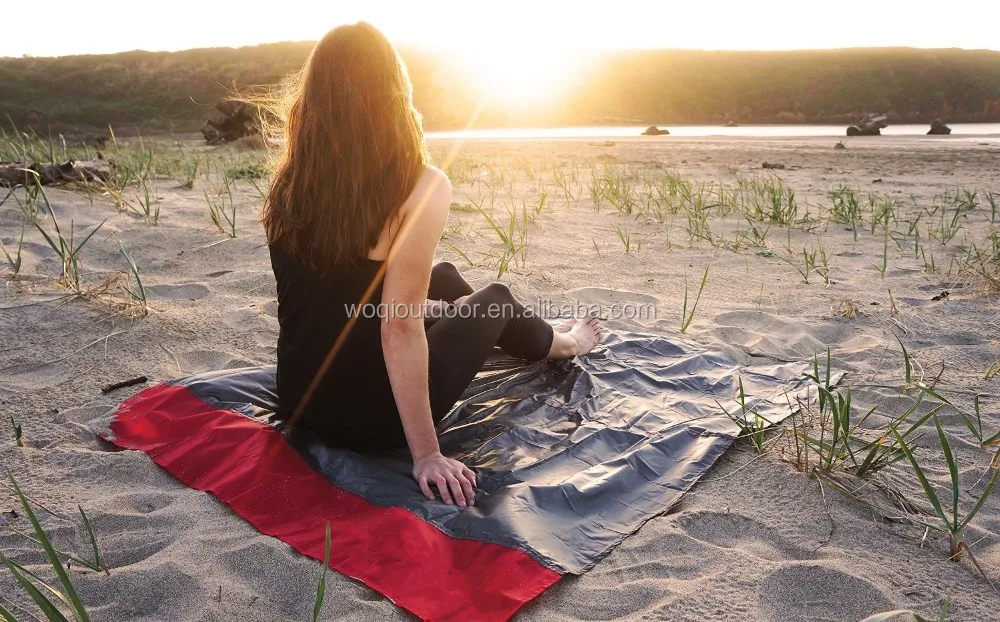 Woqi 2017 Amazon Best Selling Carries Ultralight 100% Waterproof Pocket blanket Beach Blanket / Camping Blanket/Camping Mat