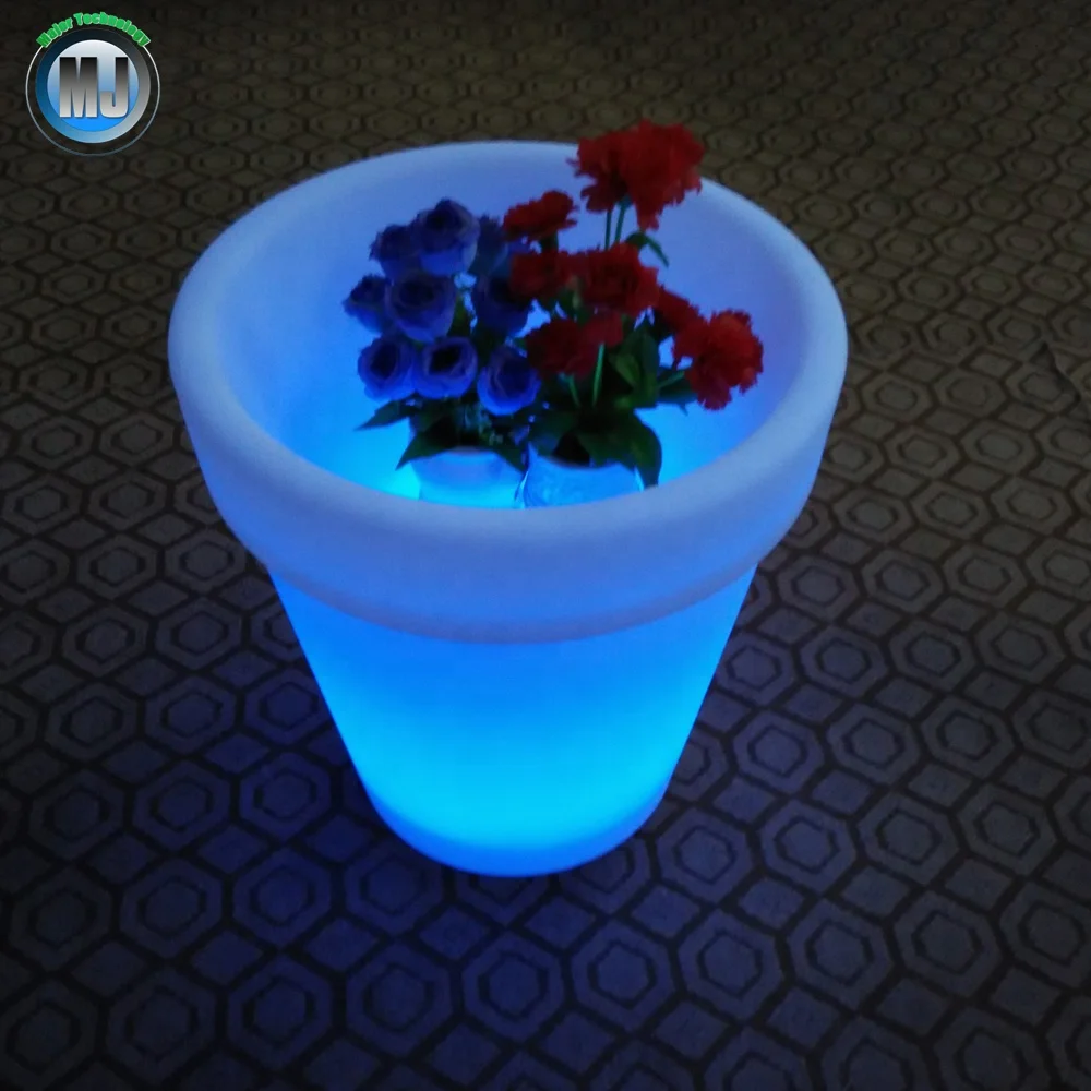 Plastic Material Waterproof Rechargeable Color Changing Lighting Up LED Flower Pot
