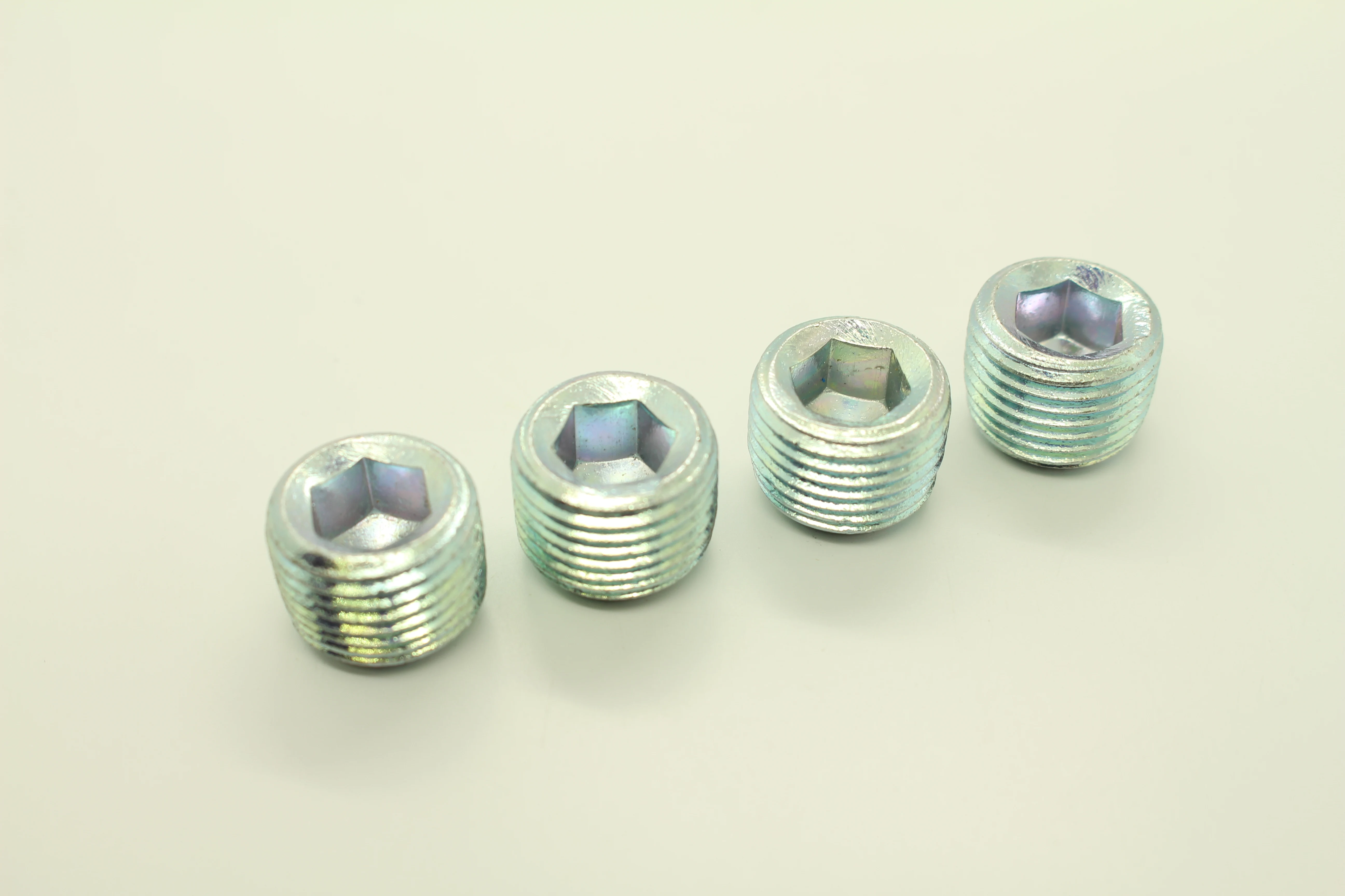 Hexagon socket pipe plugs