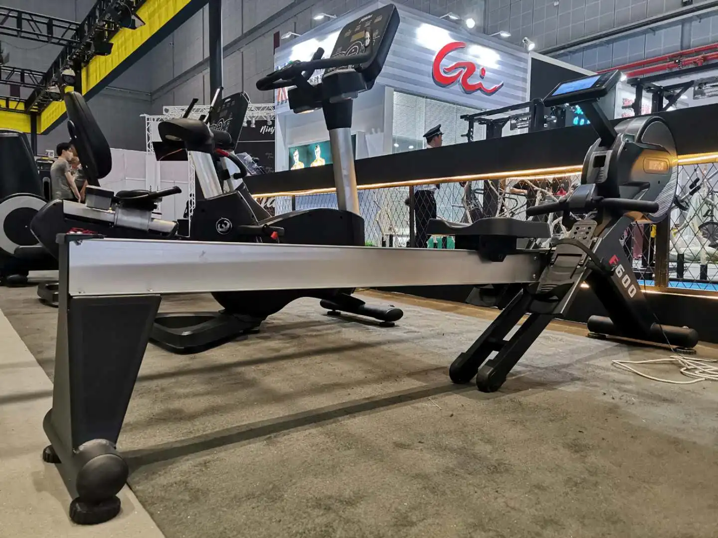 Popular design Indoor fitness equipments F600 Commercial air rowing machine