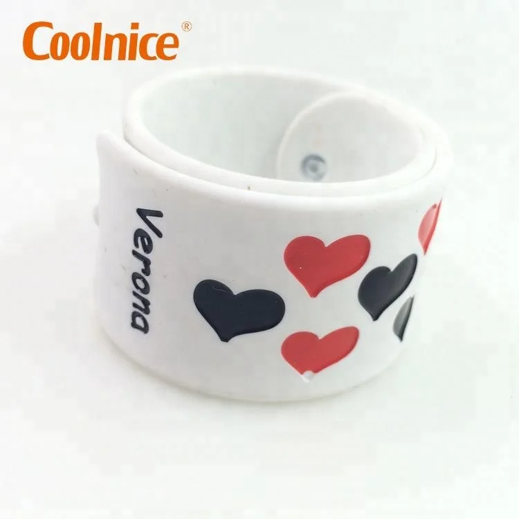 2018 Christmas gift whistle silicone slap bracelet for kids