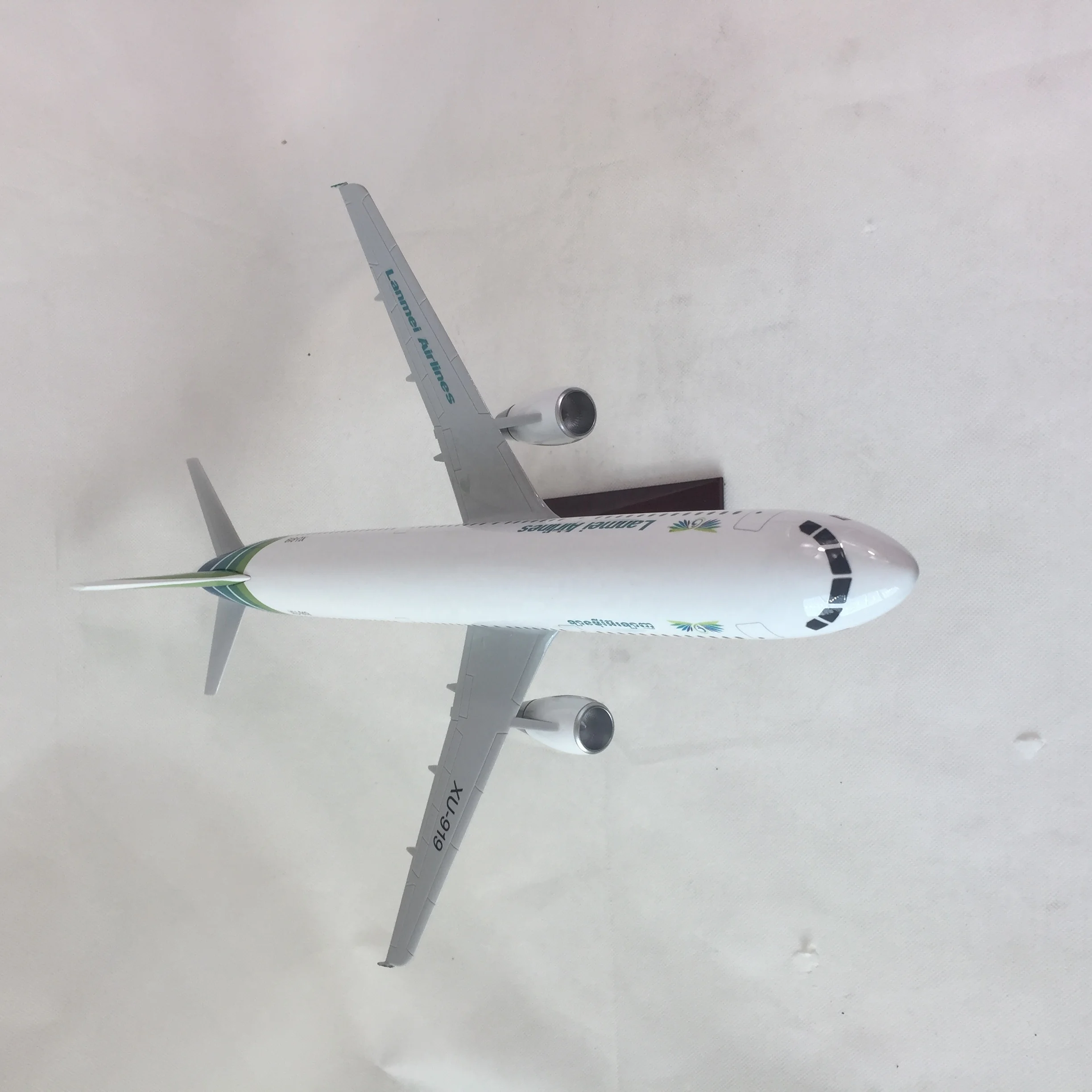 SCALE AIRCRAFT MODEL AIRBUS A321