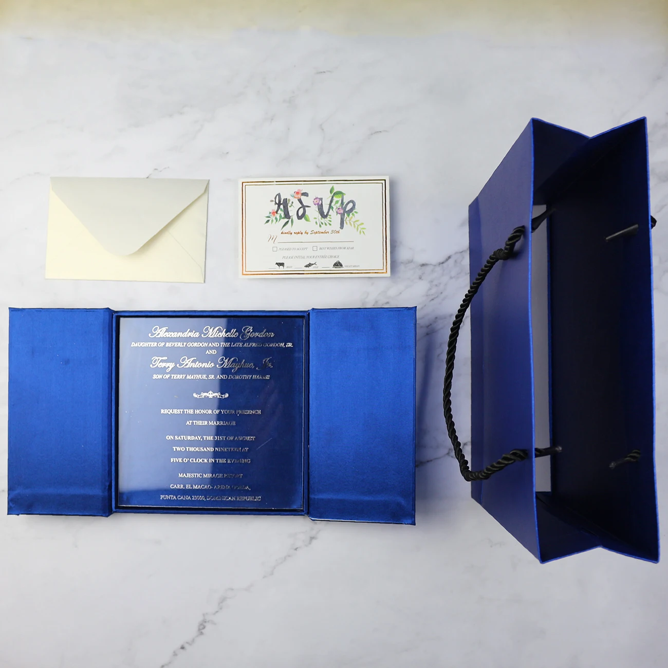 
Custom Made Luxurious Navy Blue Silk Cover Wedding Invitation Box Clear Acrylic Invitation Card with Hand Bag 