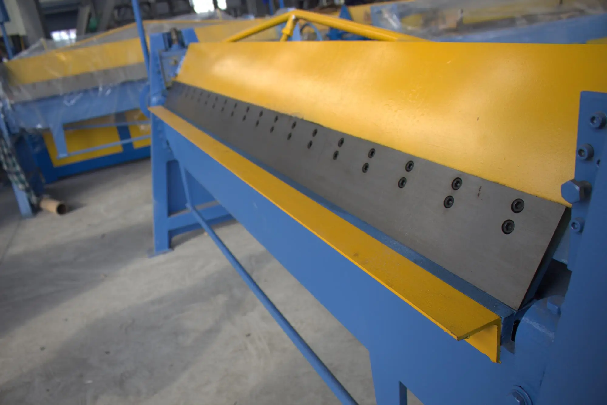 Cheap price small 2 meters manual bending machine/1.5 meters hand steel press brake/TDF duct manual folder