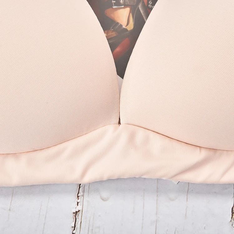 Top Grade Factory Direct Sales Women T Shirt Triangle Bra Wireless