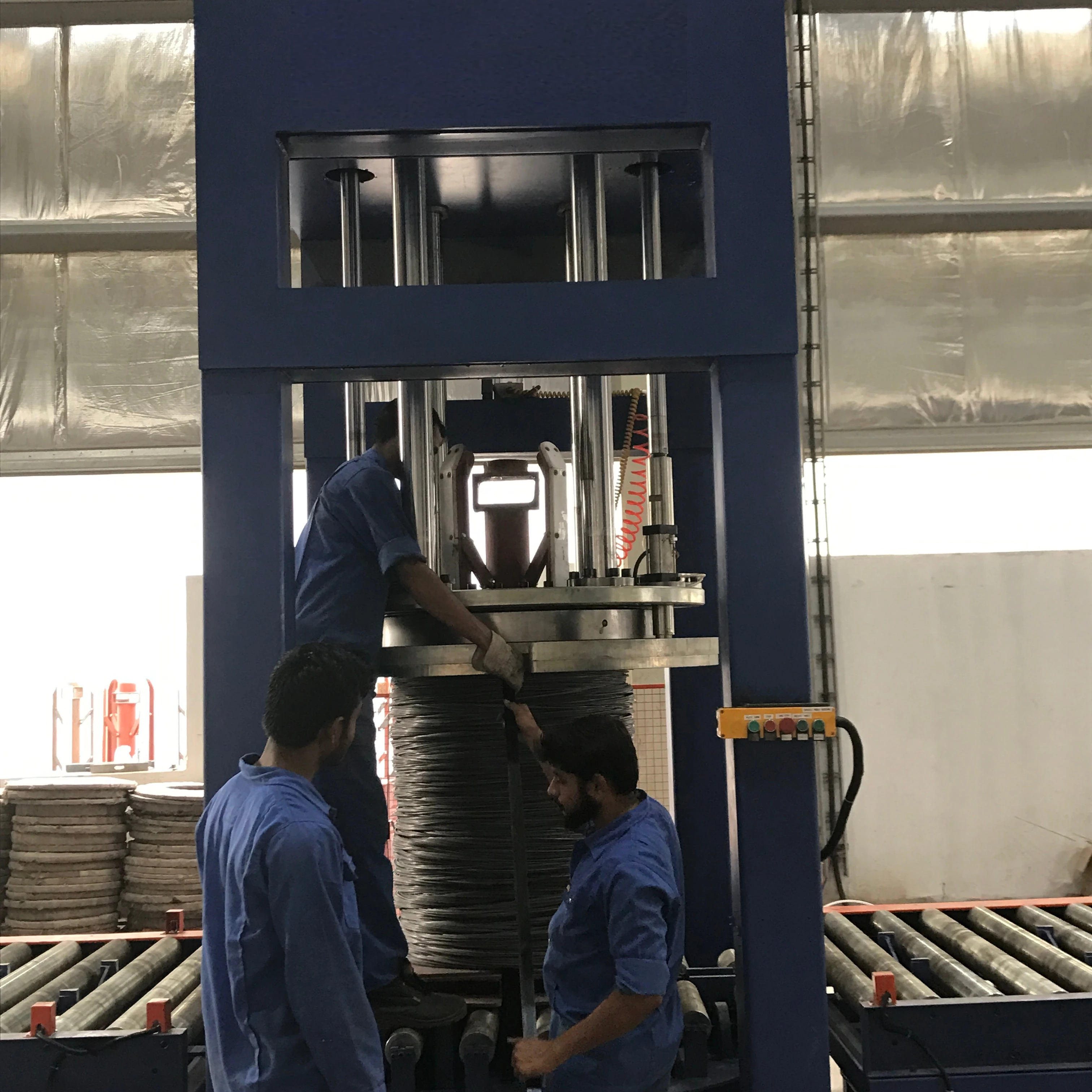 
Wire Coil Compacting andf Wrapping Machine 