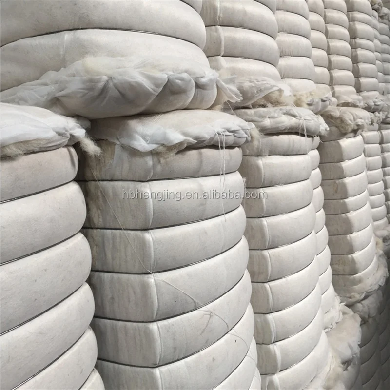 Белые ватные отходы