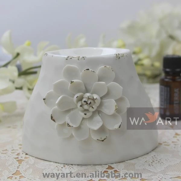 Керамическая курильница в форме лестницы с белым цветком