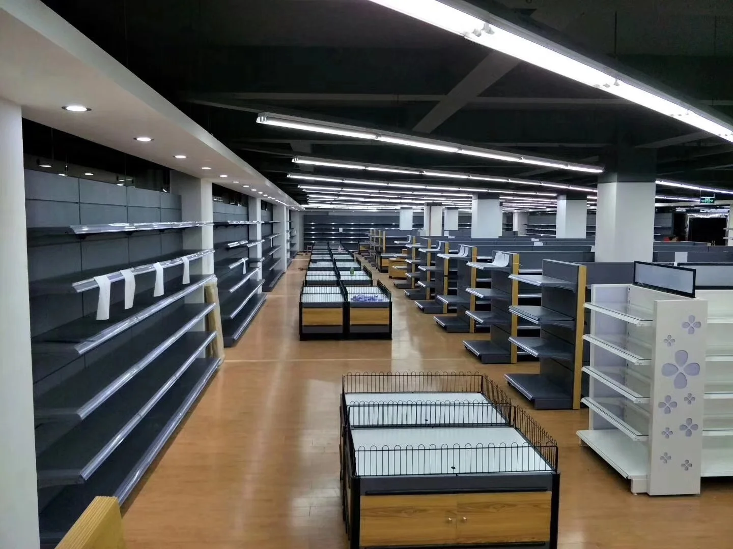 Guangzhou Factory Cold-Rolled Steel Retail Shelves, Standard Supermarket Wall Shelving, Single-sided Grocery Store Display Shelf