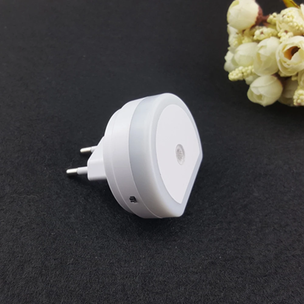 110V-240V Dual USB Night Light Automatic Dusk to Dawn Sensor Charger Lamp