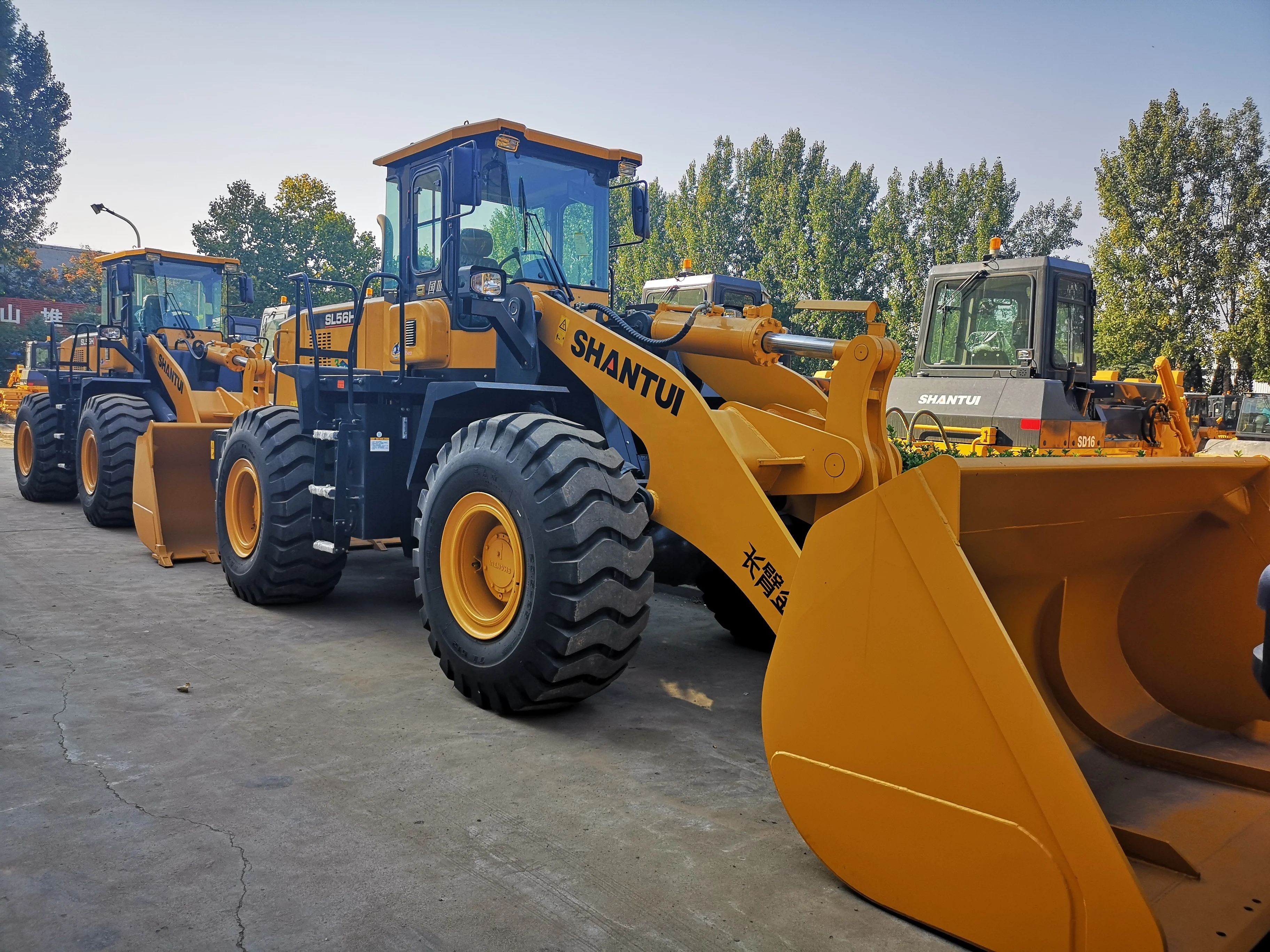 Shantui 6 Ton Articulated Loader Rock Bucket Four Wheel Loader SL60W