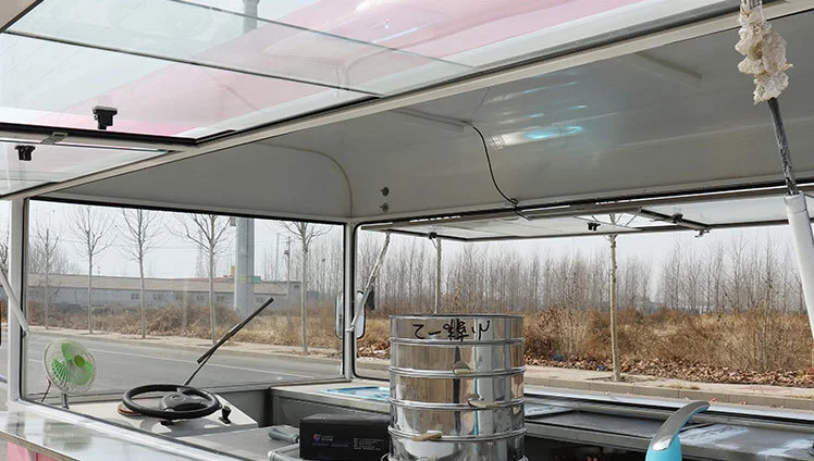 Outdoor Cooking Fast Mobile four wheels Electric Food Truck/Specialty Vehicles Catering Trucks for sale