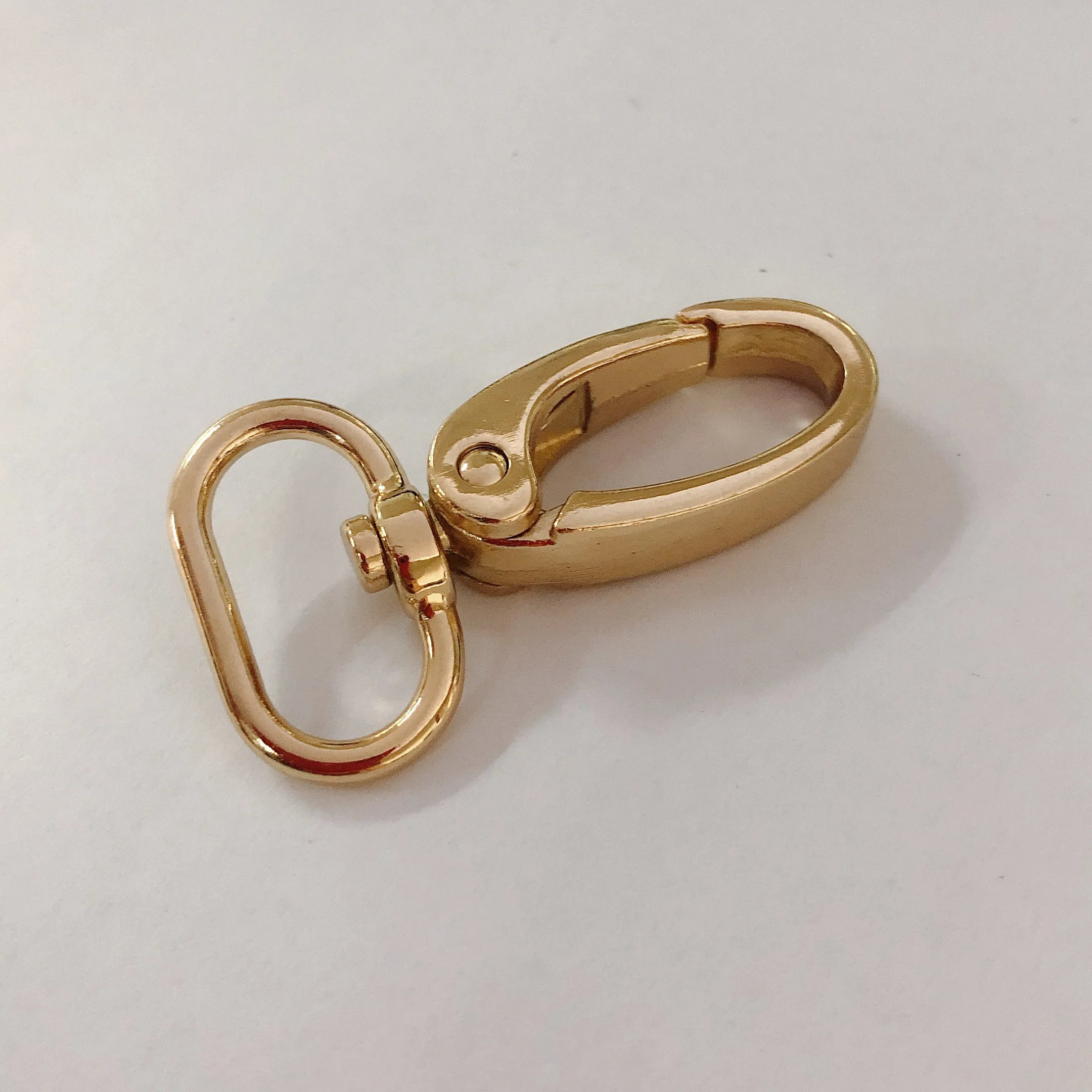 
YK 1152 China new design high quality light gold zinc alloy metal nickel free swivel snap bog hooks g hook buckle for bags 