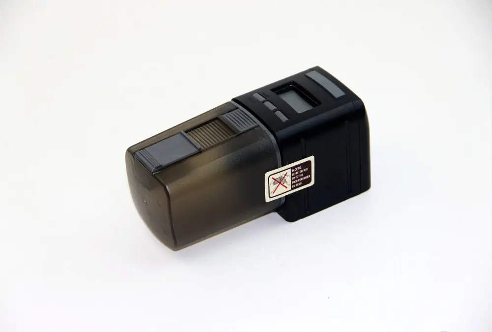 Aquarium automatic feeder fish food feeder New design aquarium accessories pond feeder pellet/flakes both can use