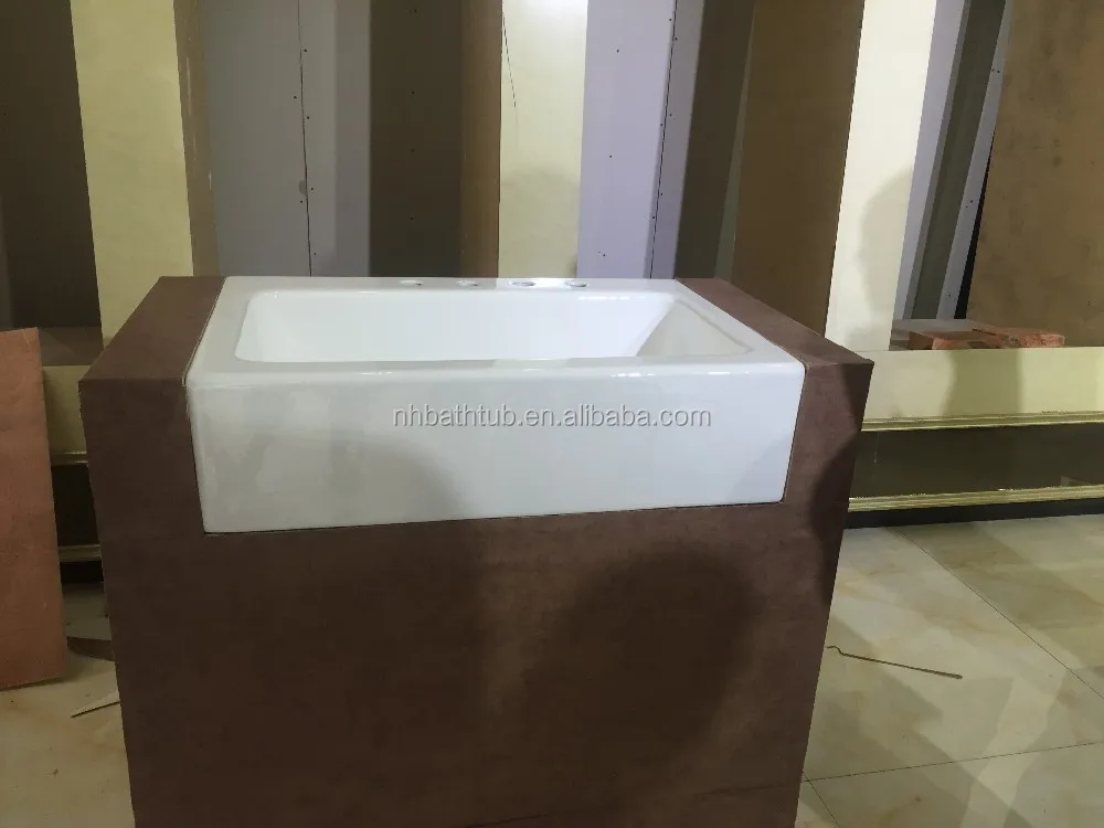 Передняя белая чугунная кухонная раковина с верхним креплением