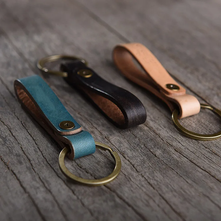 Кожаный брелок с логотипом под заказ оптовая продажа кожаных брелоков