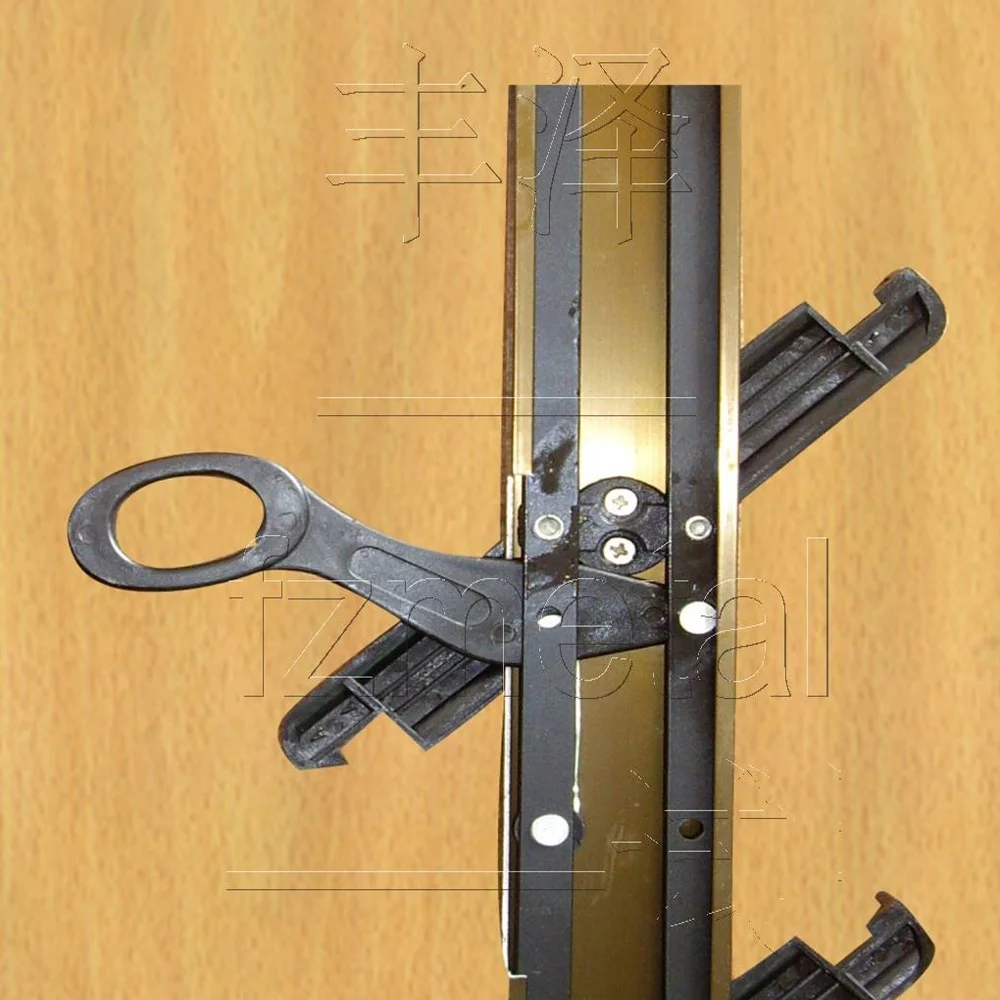 
C3-1 High Quality Frosted Jalousie glass windows aluminum louvre plastic window frame 