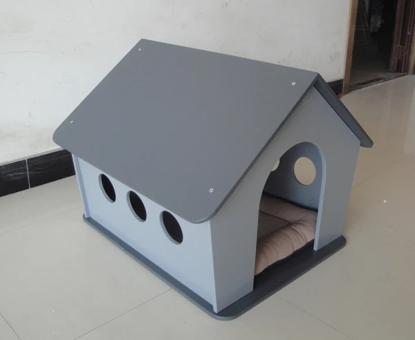 Fashionable Wooden Dog House with mat