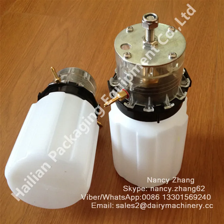 Dairy Milking Spares Plastic Vacuum Pump Oil Can