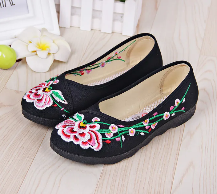 Hot Women Embroidery Chinese Style Casual Flat Shoes