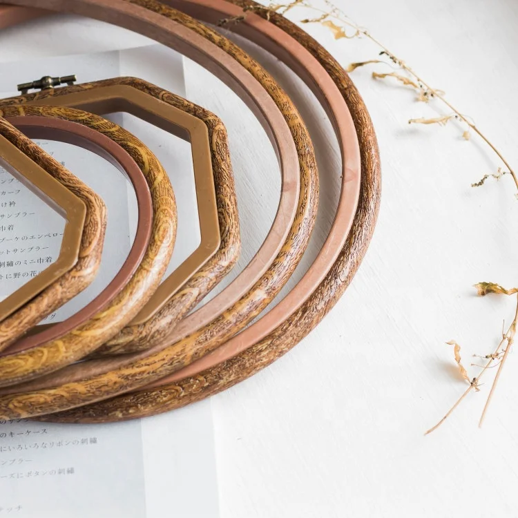 High Quality Wholesale Cross Stitch Accessory plastic Round Wooden Pattern Frame Flexible Embroidery Hoops